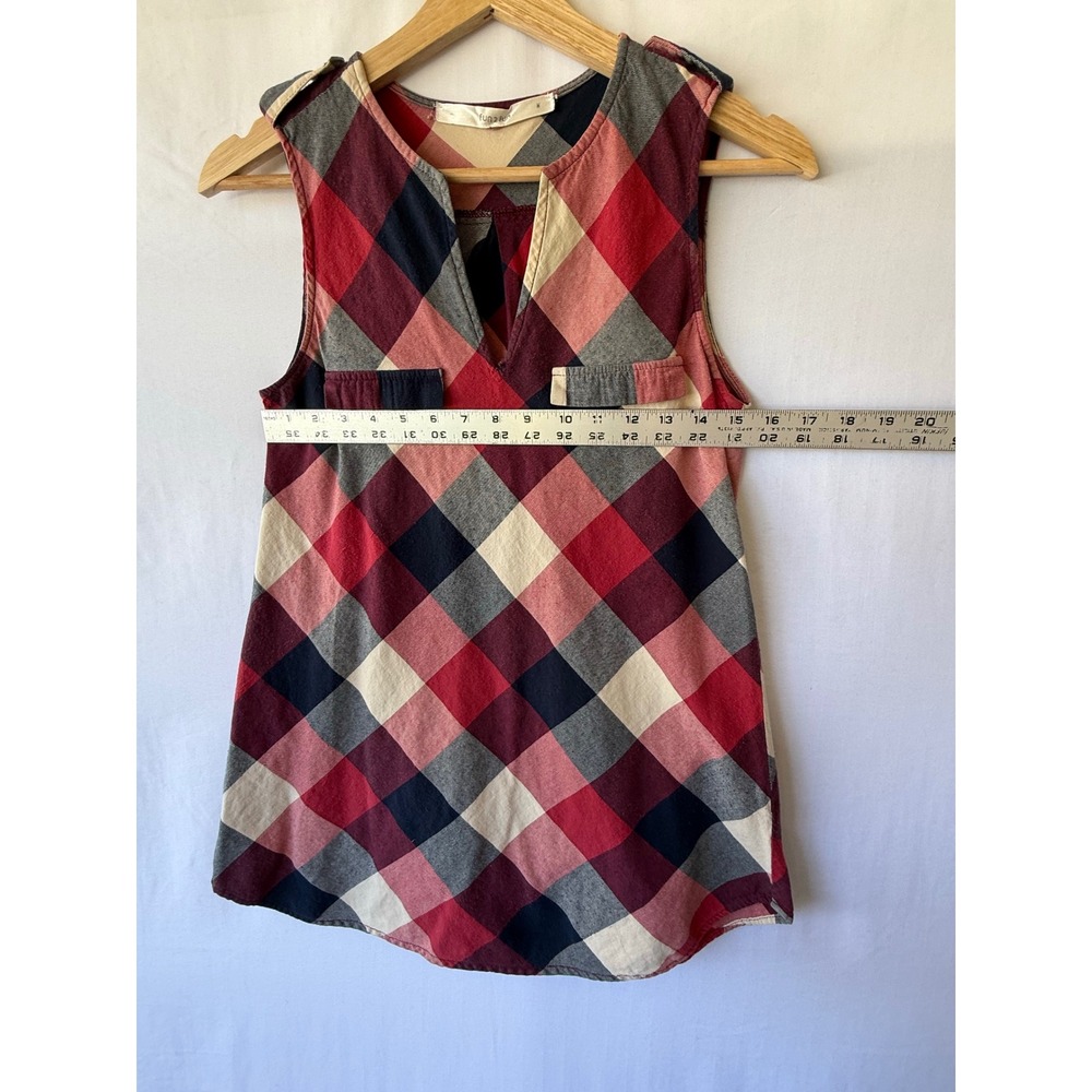 Fun 2 Fun Womens Red Navy Blue Diagonal Buffalo Plaid Sleeveless V-Neck Top M - Picture 4 of 5